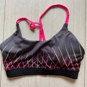 Removable padding sports bra